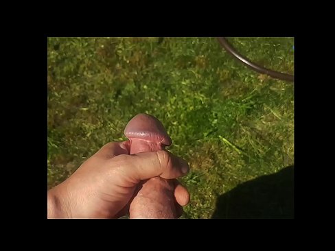 ❤️ Hot hottie gets kanyang pink puki fucked at cums sa isang pumulandit sa isang summer garden dekalidad na sex sa amin ❌