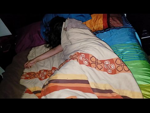 ❤️ Pinupunasan ng stepson ang kanyang batang madrasta habang natutulog ito. dekalidad na sex sa amin ❌